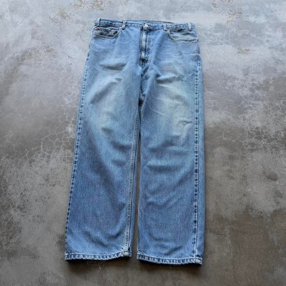 Vintage 90's Levi's 505 straight fit light wash denim jeans  Measures 38x31